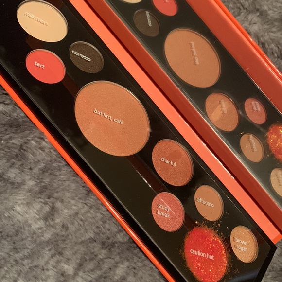 Touch in SOL eyeshadow palette - Picture 5 of 5